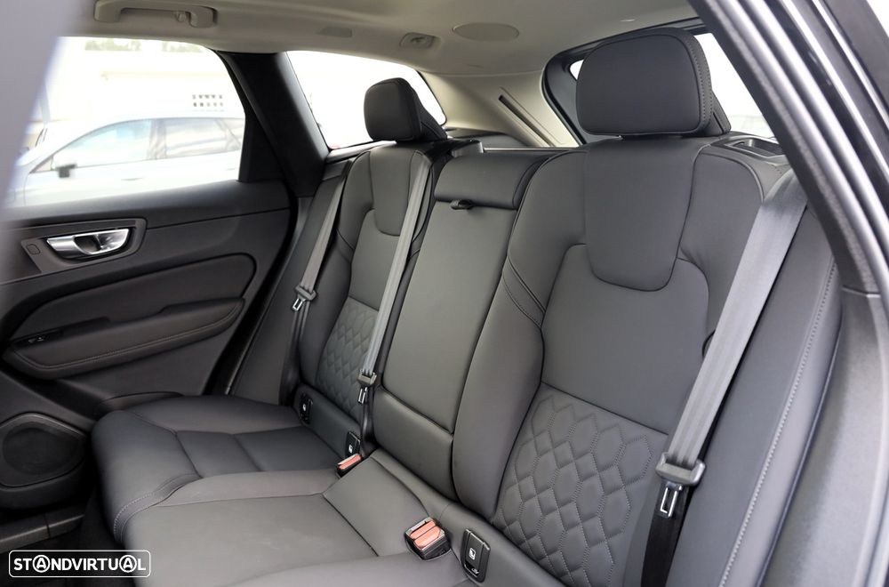 Volvo XC 60 2.0 T6 PHEV Plus Dark AWD - 8