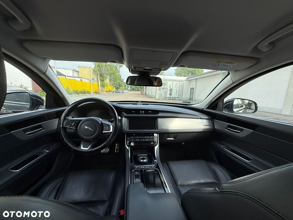 Jaguar XF 2.0 T Prestige - 9