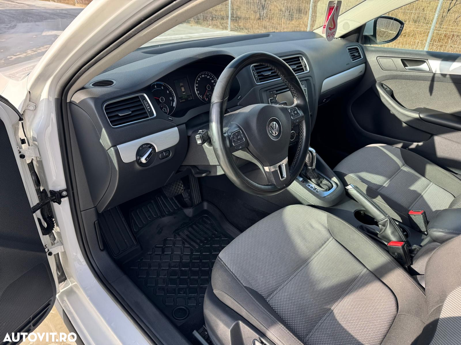 Volkswagen Jetta 1.4 Hybrid DSG Comfortline - 6