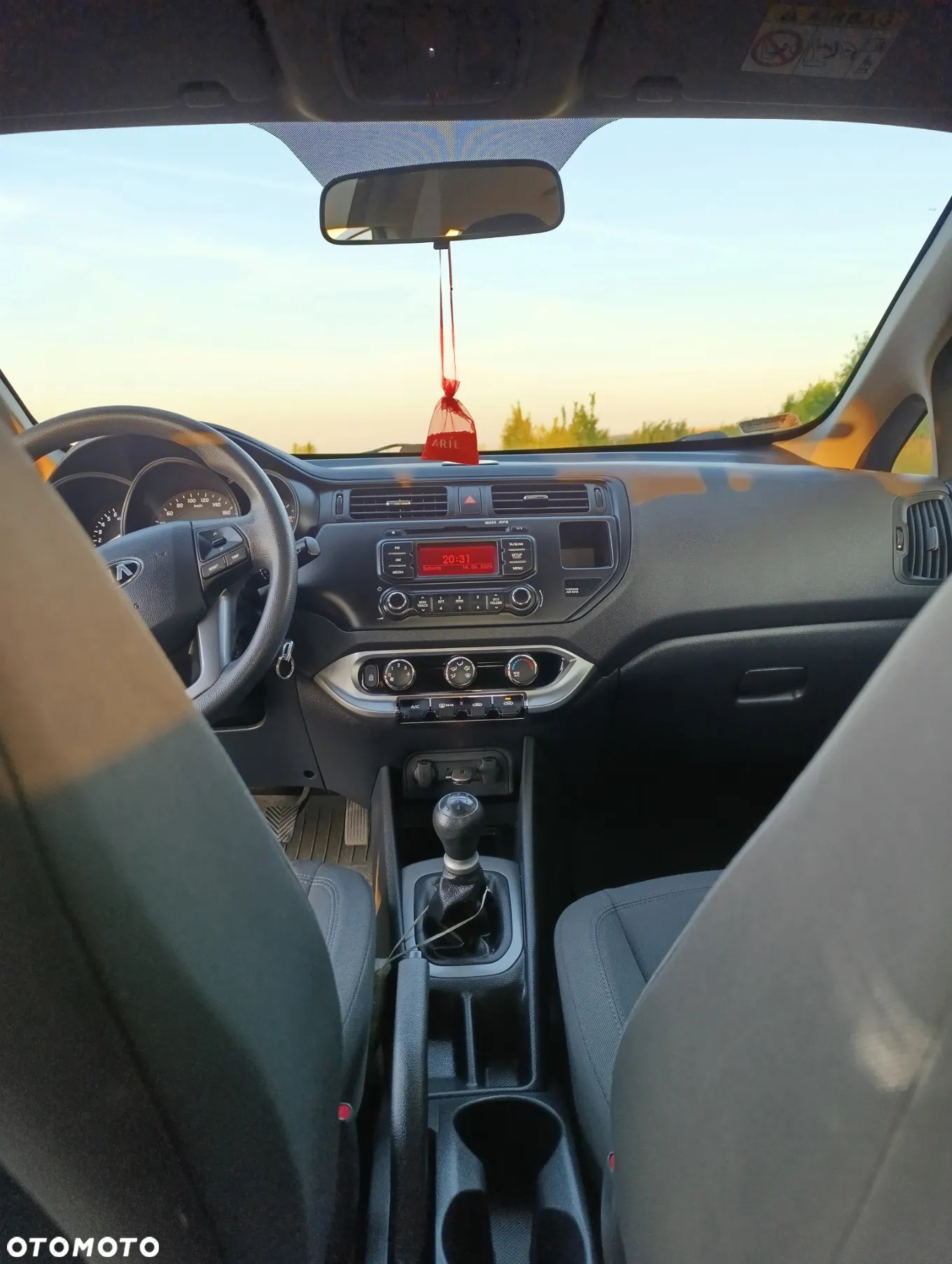 Kia Rio - 4