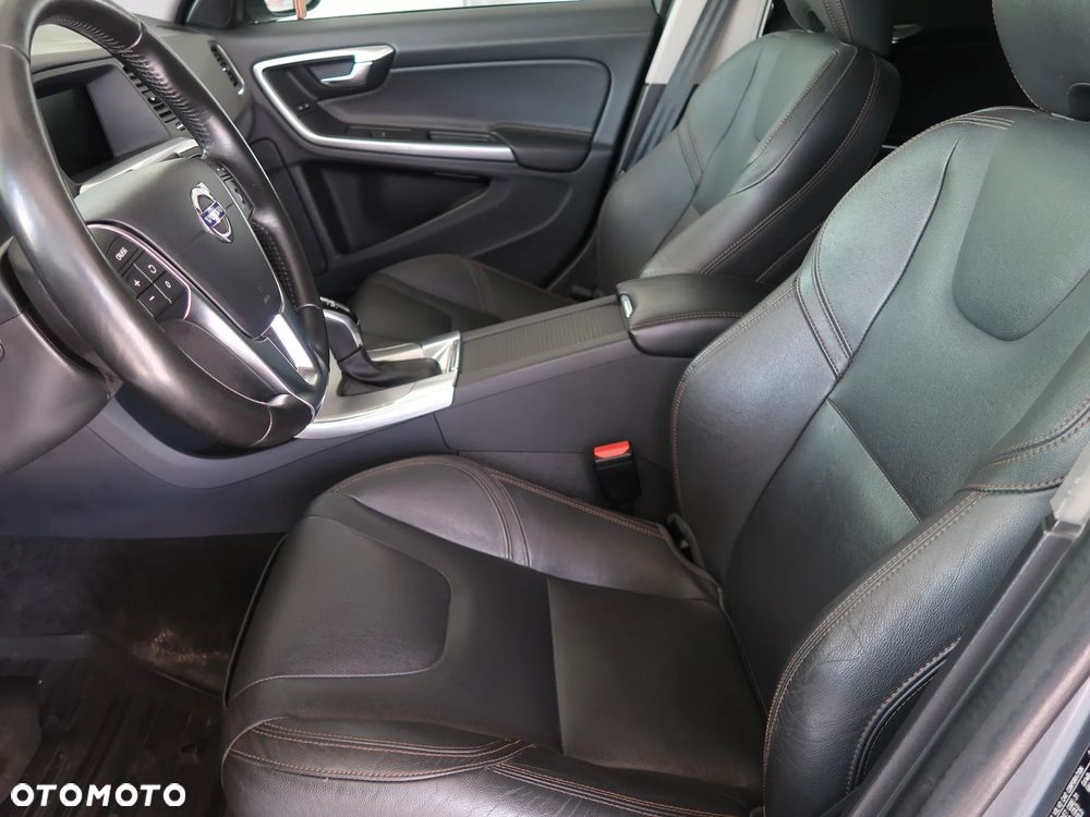 Volvo V60 Cross Country T5 AWD Geartronic - 6