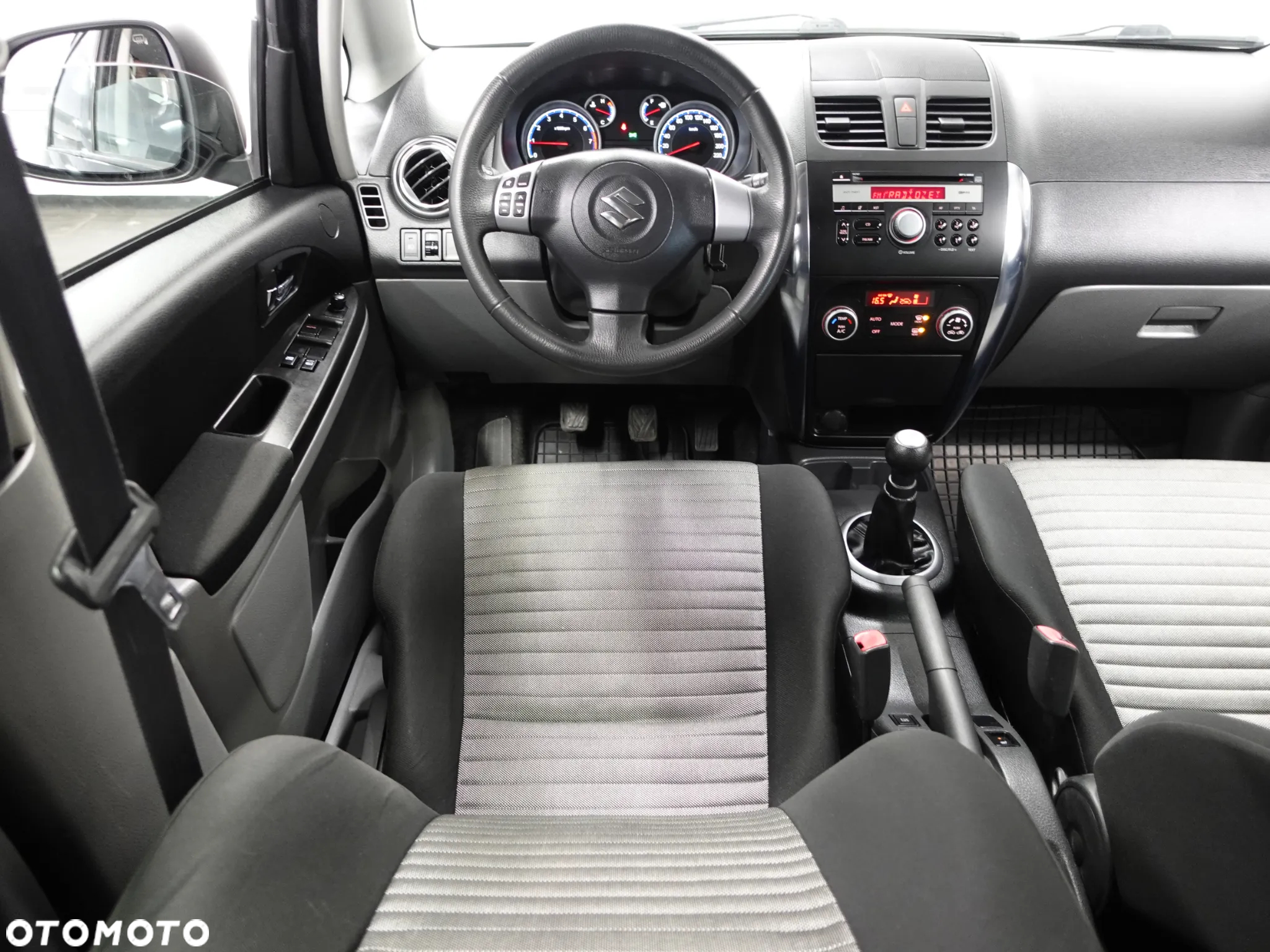 Suzuki SX4 1.6 Comfort - 29