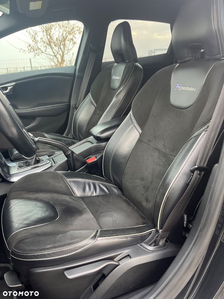 Volvo V40 D2 R-Design - 25