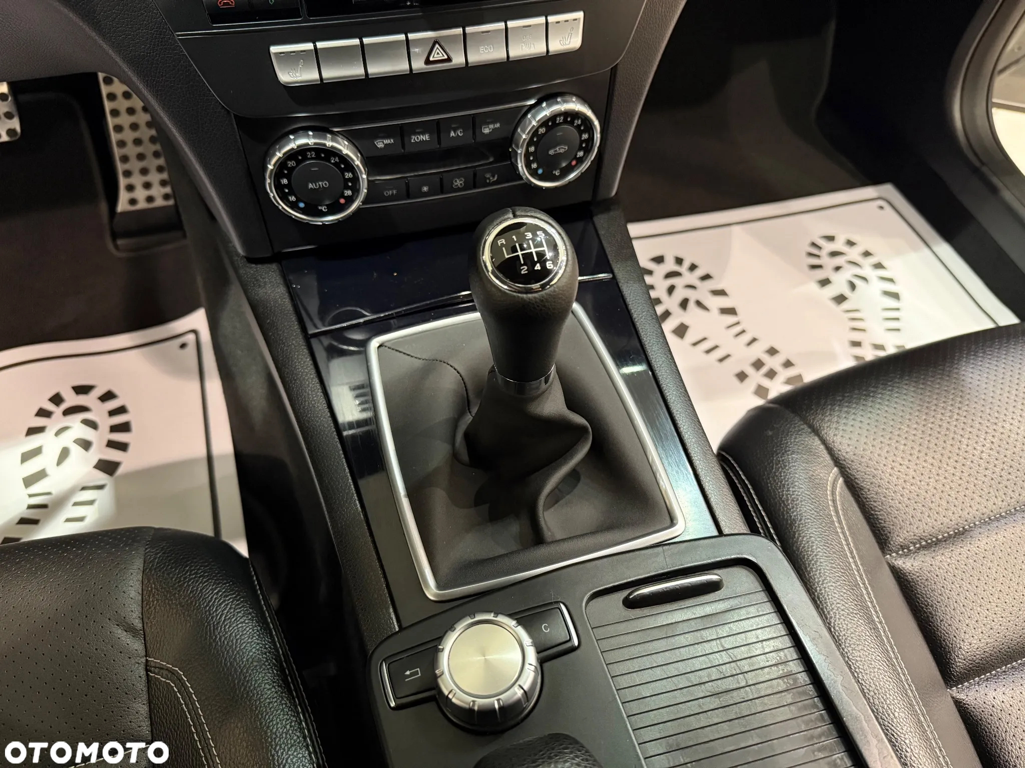 Mercedes-Benz Klasa C 220 CDI DPF Coupe (BlueEFFICIENCY) - 26