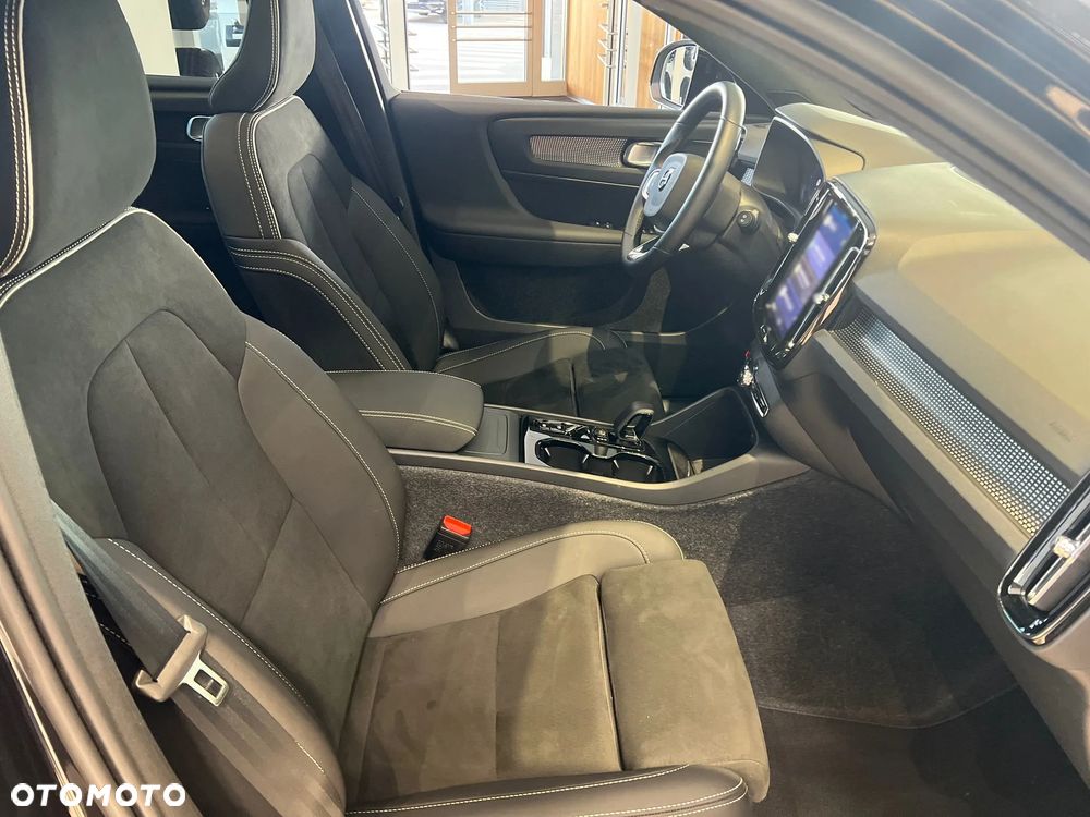 Volvo XC 40 B4 B DKG Ultra Black Edition - 3