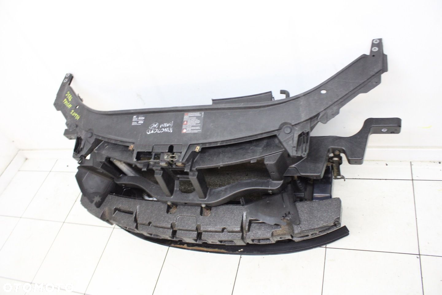 PAS PRZEDNI WZMOCNIENIE CHŁODNICE VW PASSAT B6 2005R- 2.0 TDI - 3