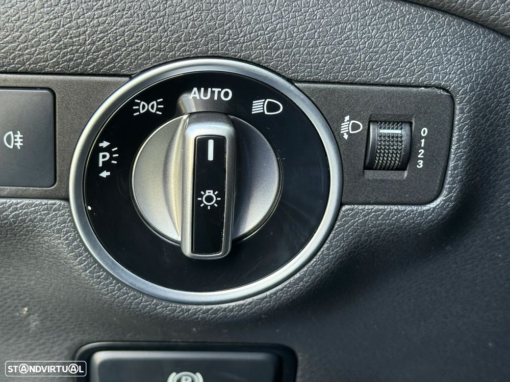 Mercedes-Benz GLA 180 CDI Urban - 33