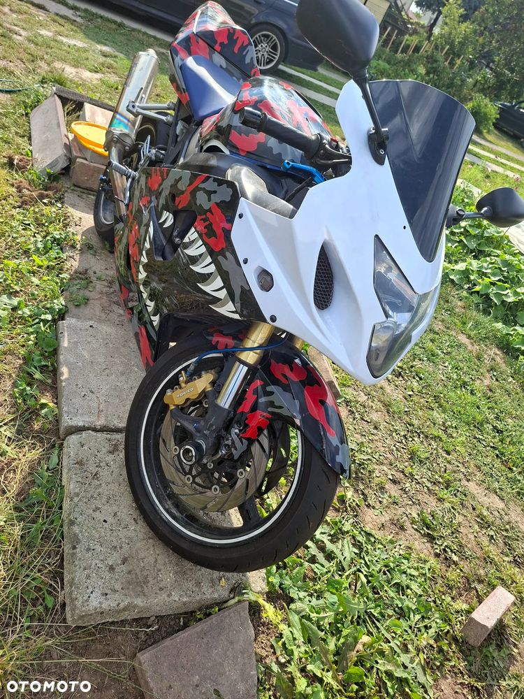 Suzuki GSX-R - 1