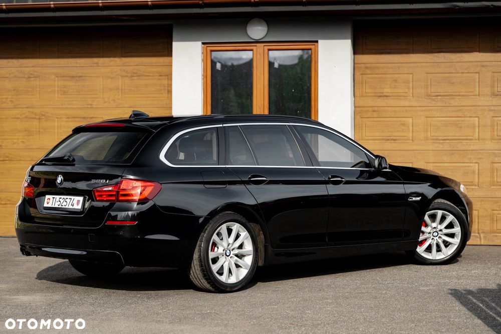 BMW Seria 5 528i xDrive Sport-Aut - 10