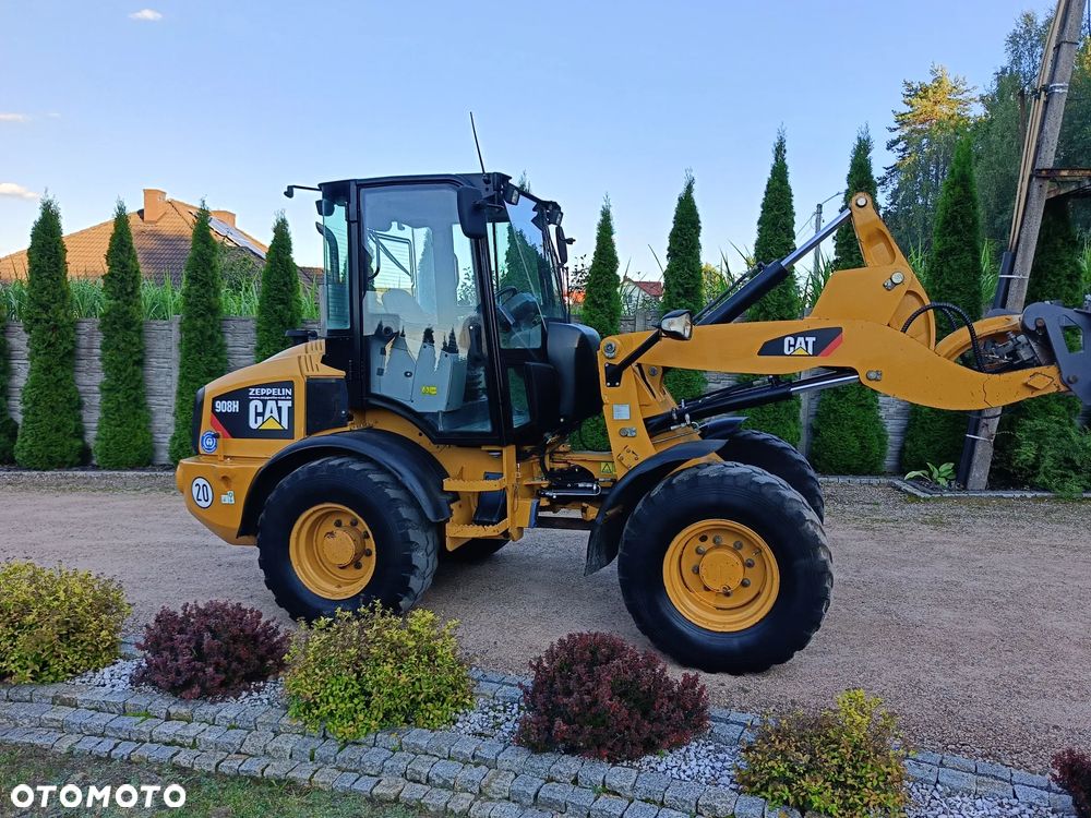 Caterpillar 908H - 1