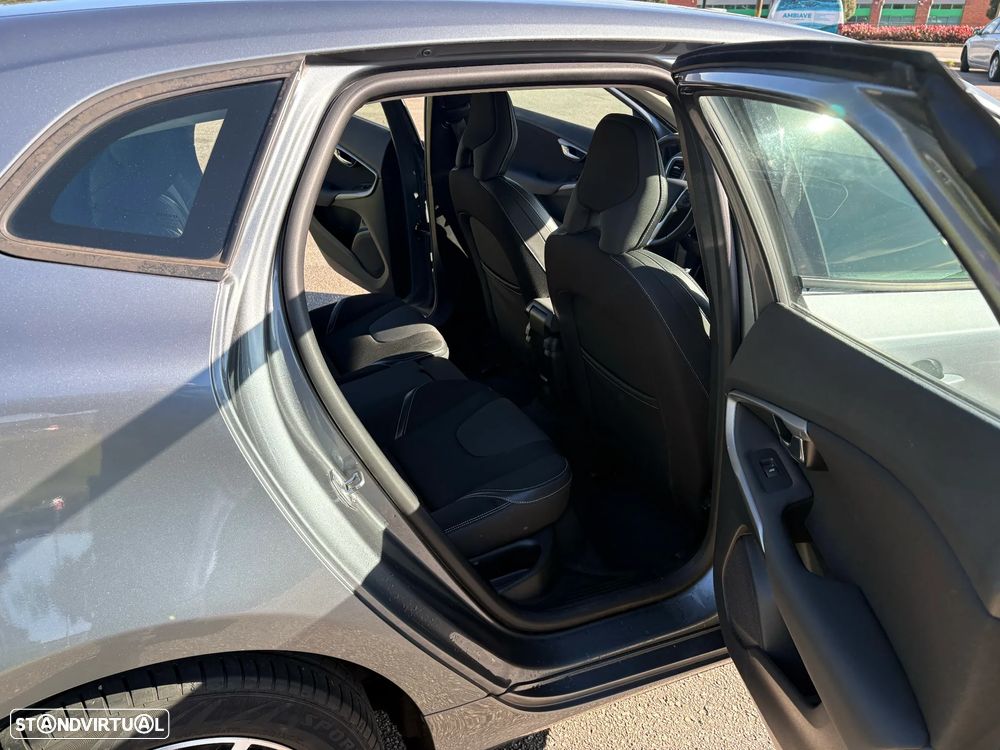 Volvo V40 2.0 D3 Momentum - 6