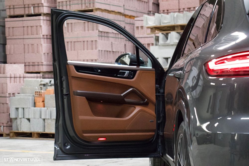 Porsche Cayenne - 31