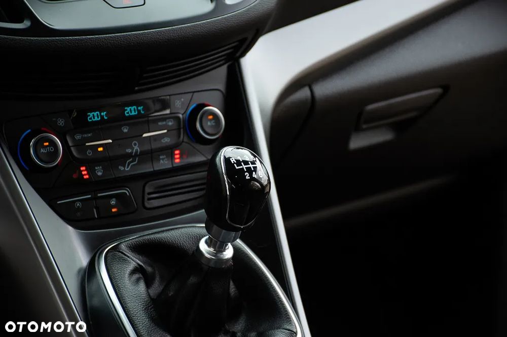 Ford Kuga 1.5 EcoBoost TITANIUM - 34