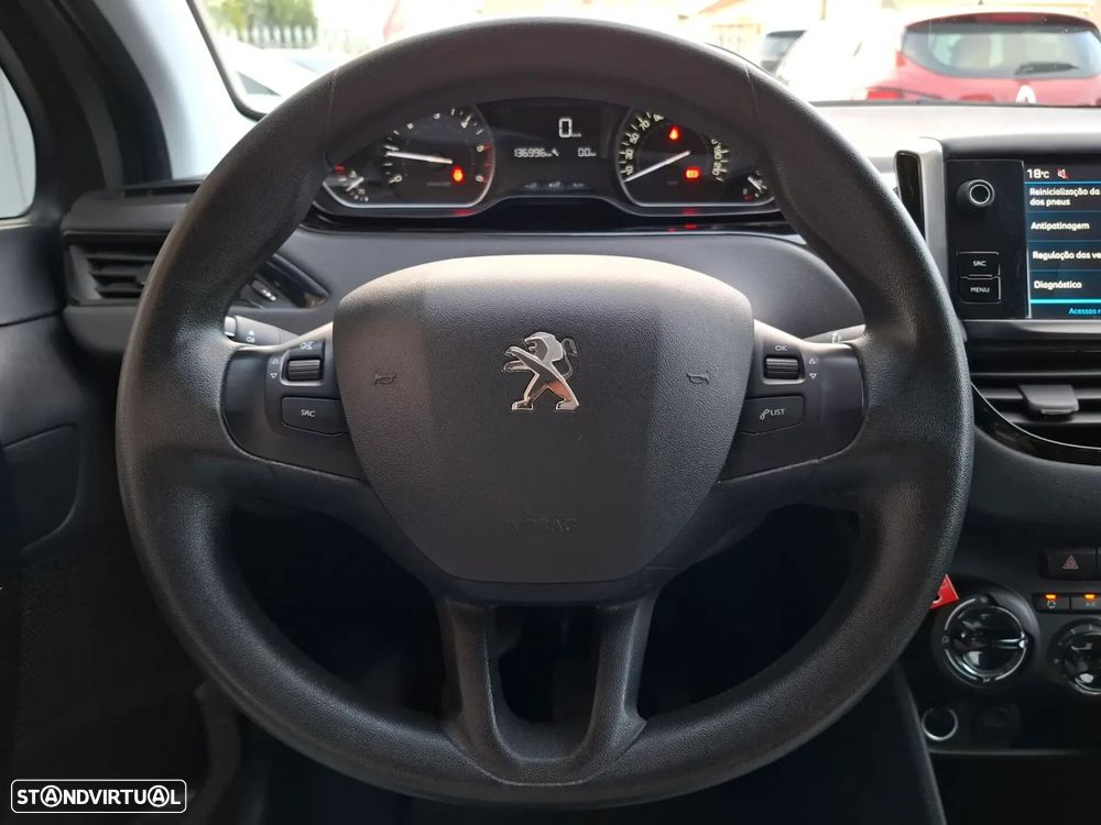 Peugeot 208 - 17