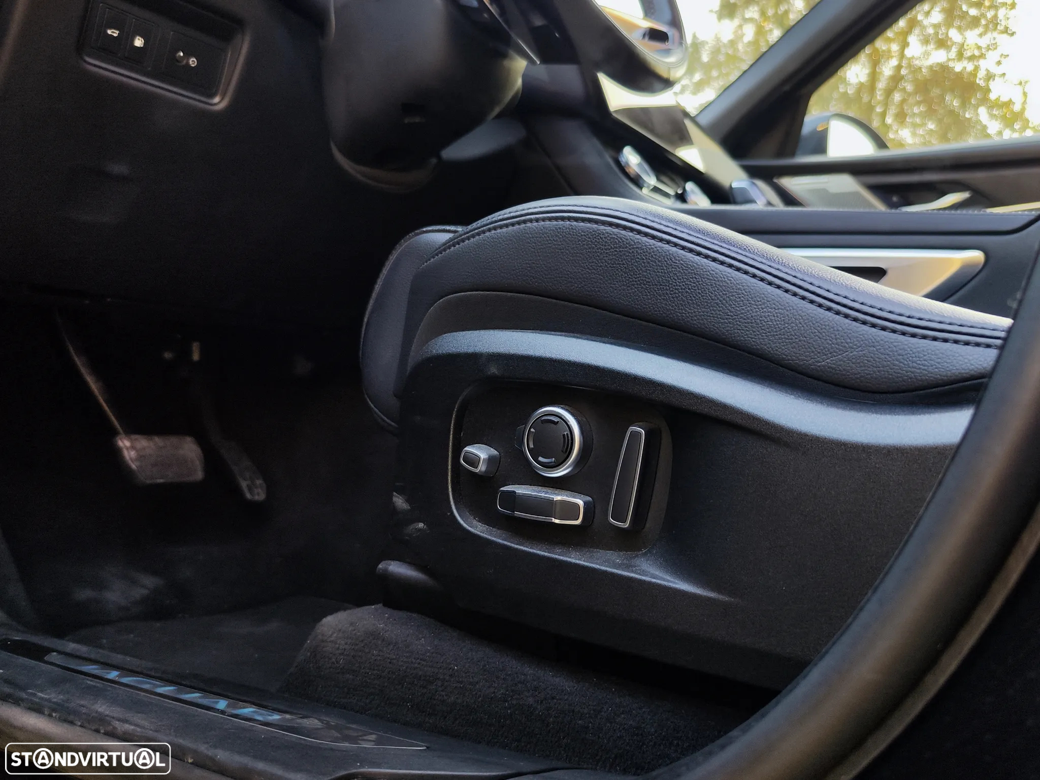 Jaguar F-Pace 2.0 P400e AWD R-Dynamic Black - 38