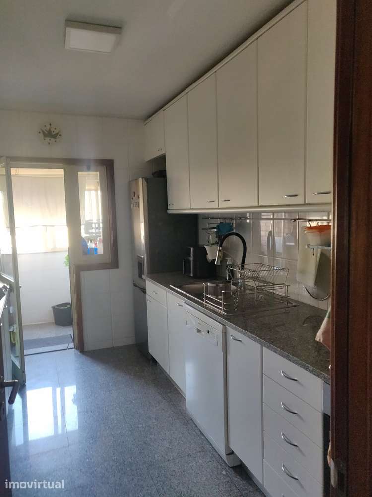 Apartamento T2 com garagem e varanda em Matosinhos - Grande imagem: 4/13