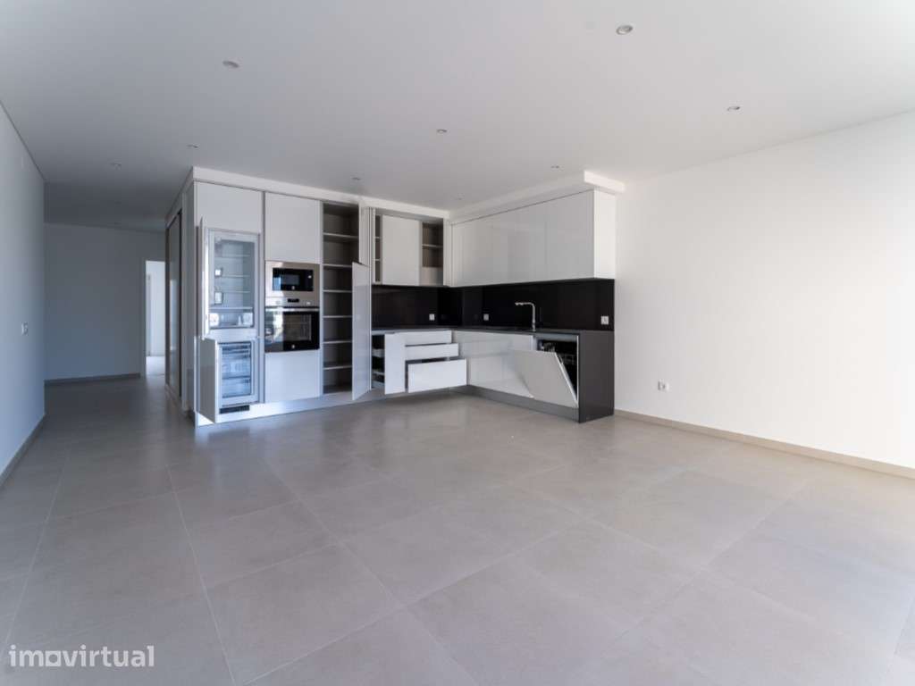 Apartamento T3 junto ao mercado- 200 mts da praia - Grande imagem: 2/77