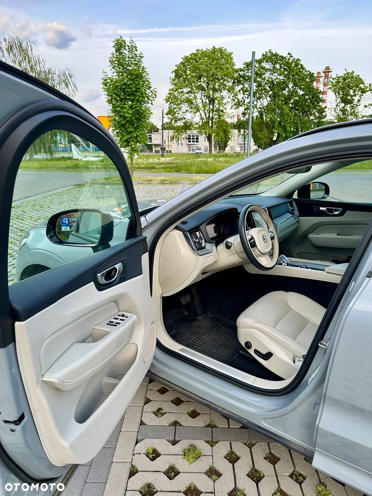 Volvo XC 60 B5 B AWD Plus Dark - 8
