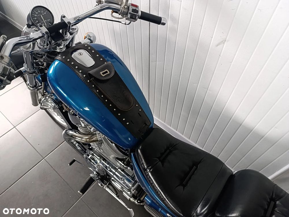 Suzuki Intruder - 11