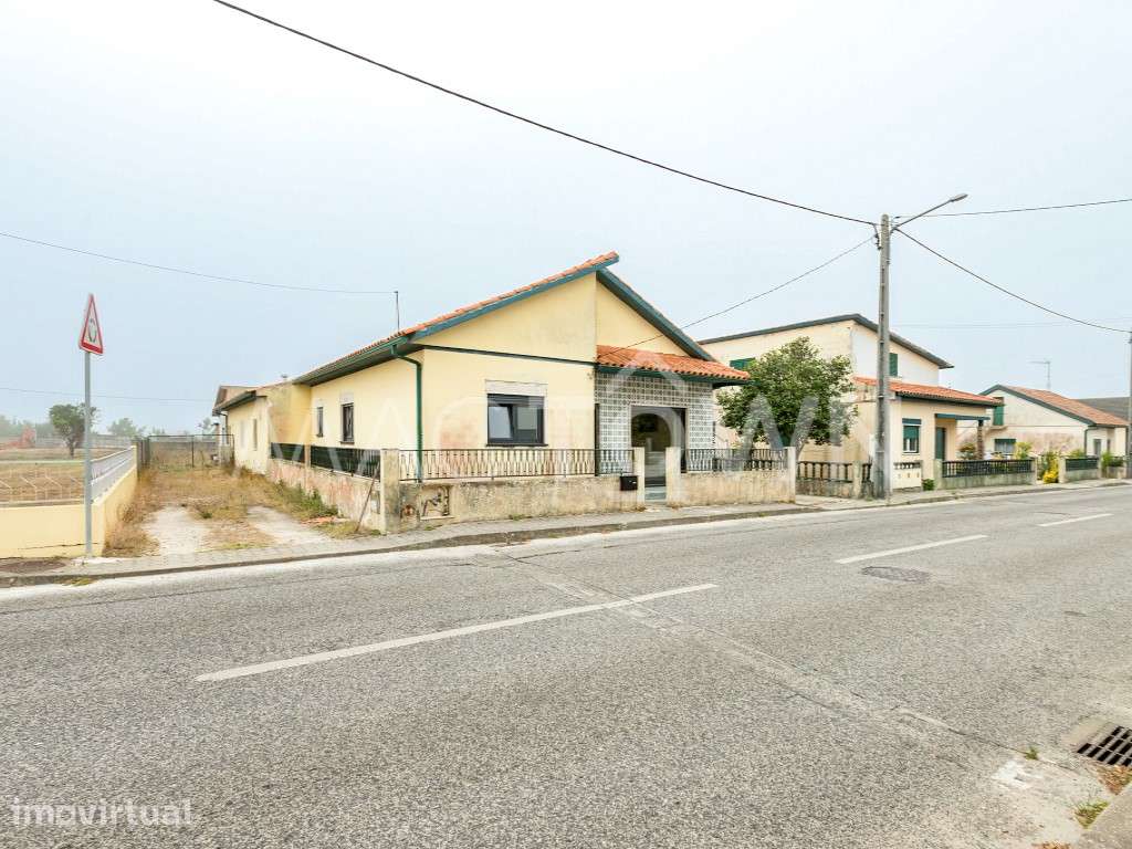 Moradia Térrea com Terreno e Garagem - Uma Oportunidade Única perto... - Grande imagem: 3/25