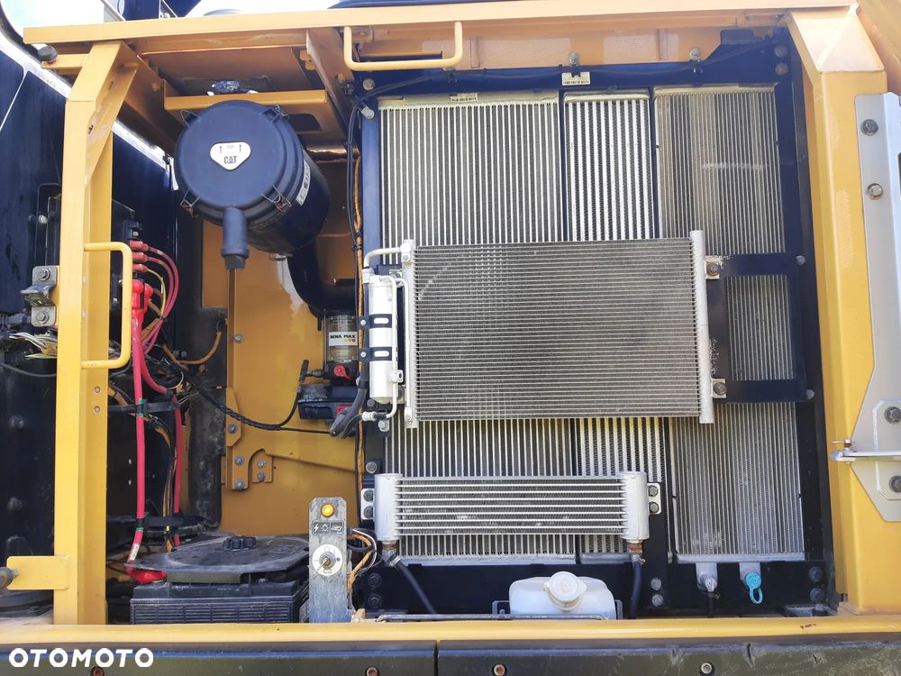 Caterpillar 320F - 16