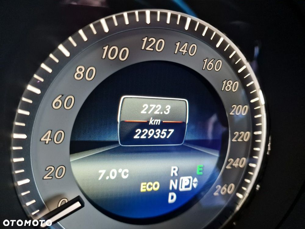 Mercedes-Benz Klasa E 200 7G-TRONIC Avantgarde - 32