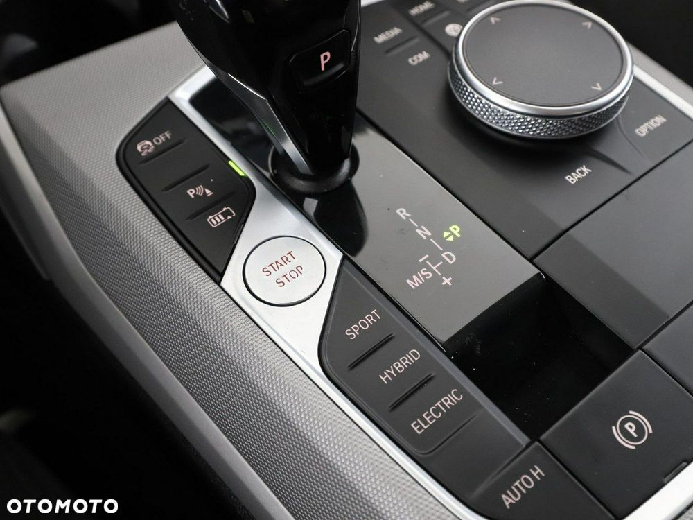 BMW Seria 3 330e Advantage - 31
