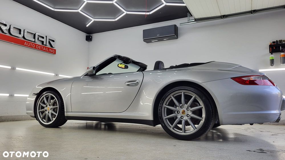 Porsche 911 Carrera 4 - 11