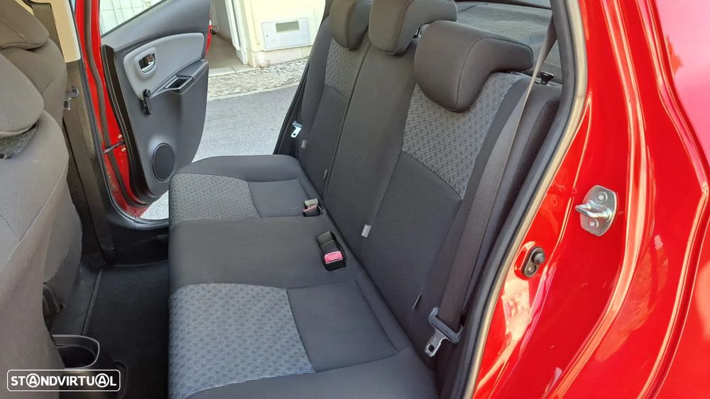 Toyota Yaris 1.4 D-4D Comfort 99g - 24