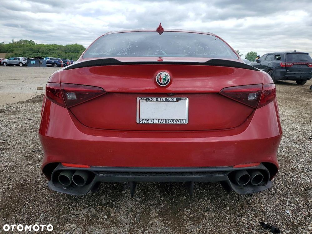 Alfa Romeo Giulia 2.9 V6 Bi-Turbo AT8 Quadrifoglio - 8