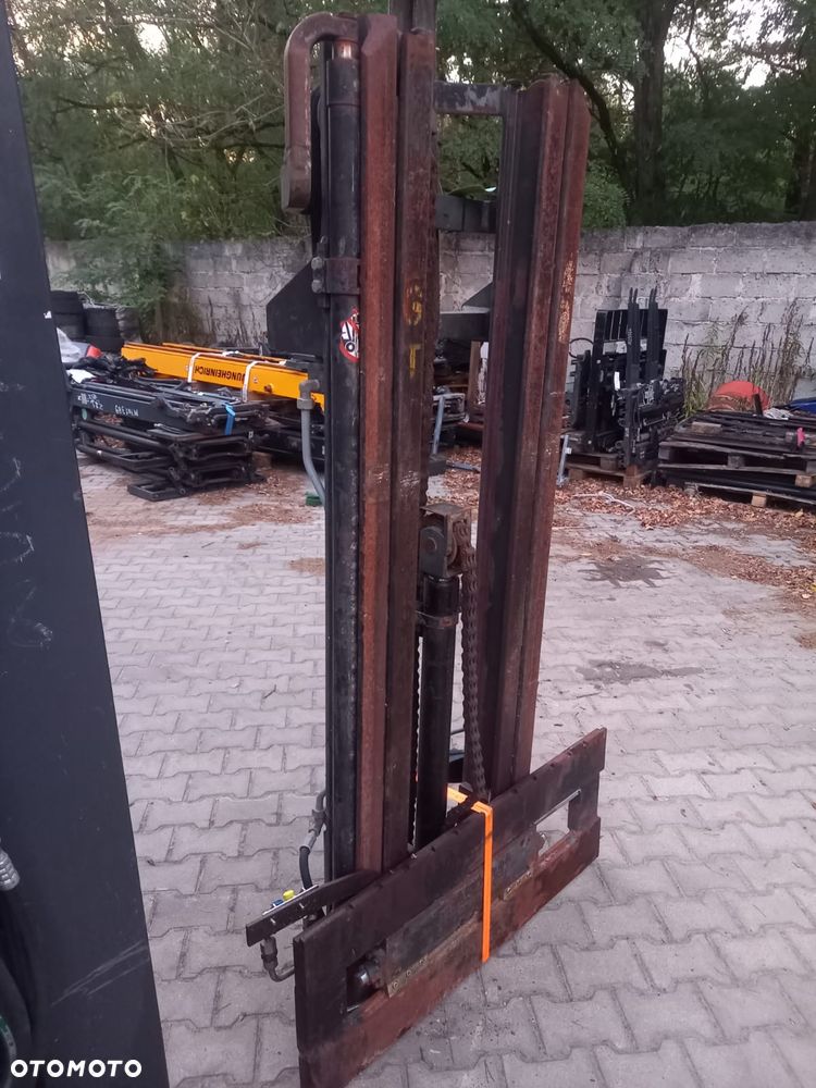 Maszt triplex z przesuwem bocznym od wózka widłowego