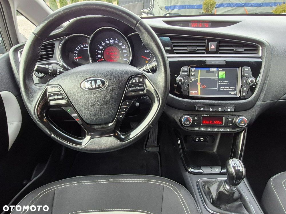 Kia Ceed - 40