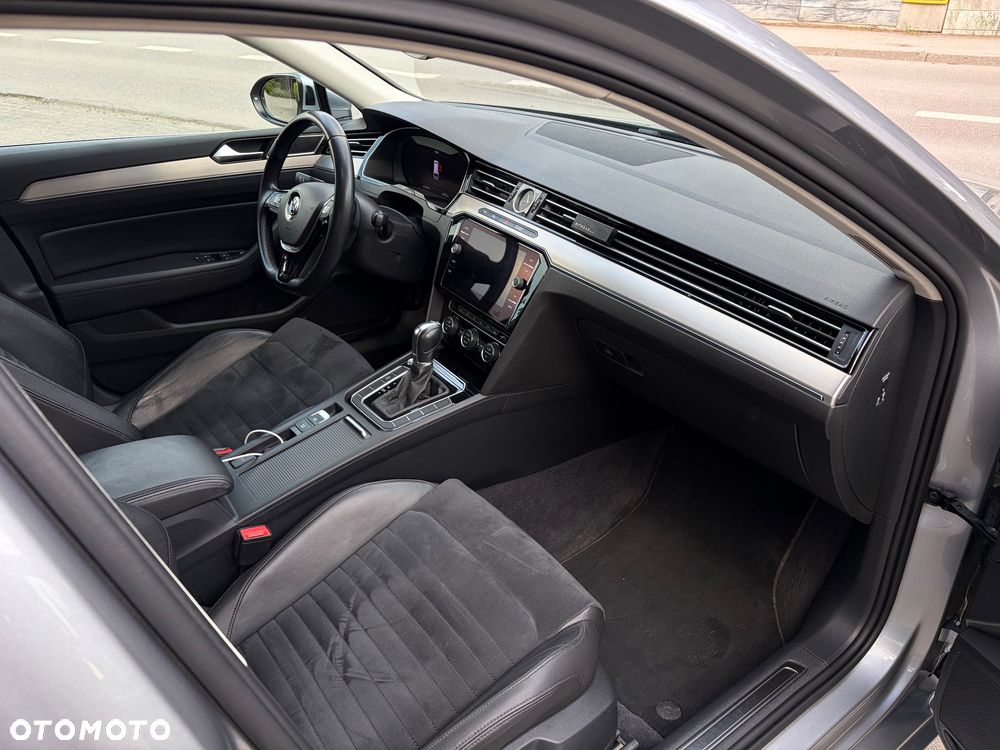 Volkswagen Passat 2.0 TDI SCR DSG Highline - 12