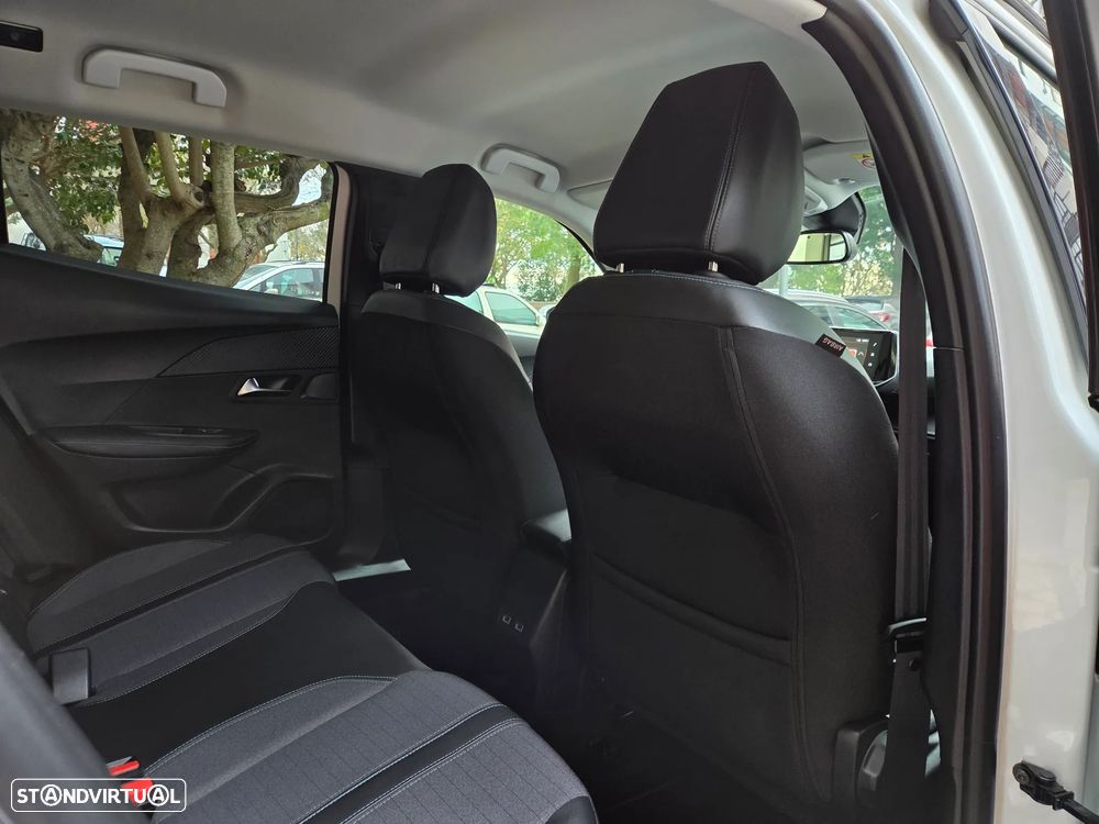 Peugeot 2008 PureTech 130 EAT8 Allure - 26