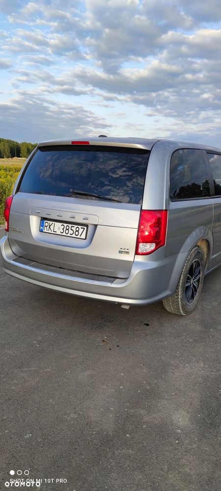 Dodge Grand Caravan - 8