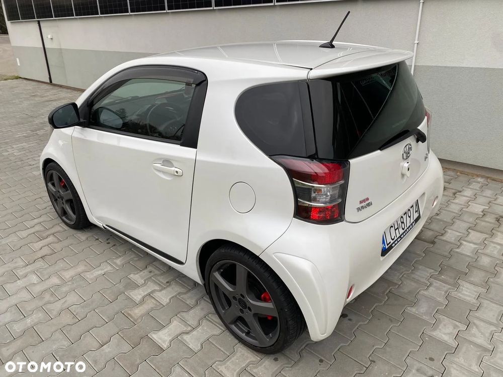 Toyota iQ - 10