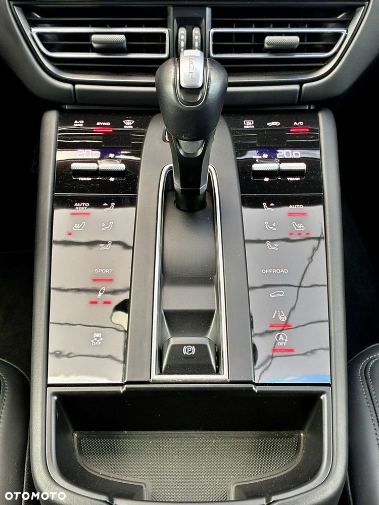 Porsche Macan - 25