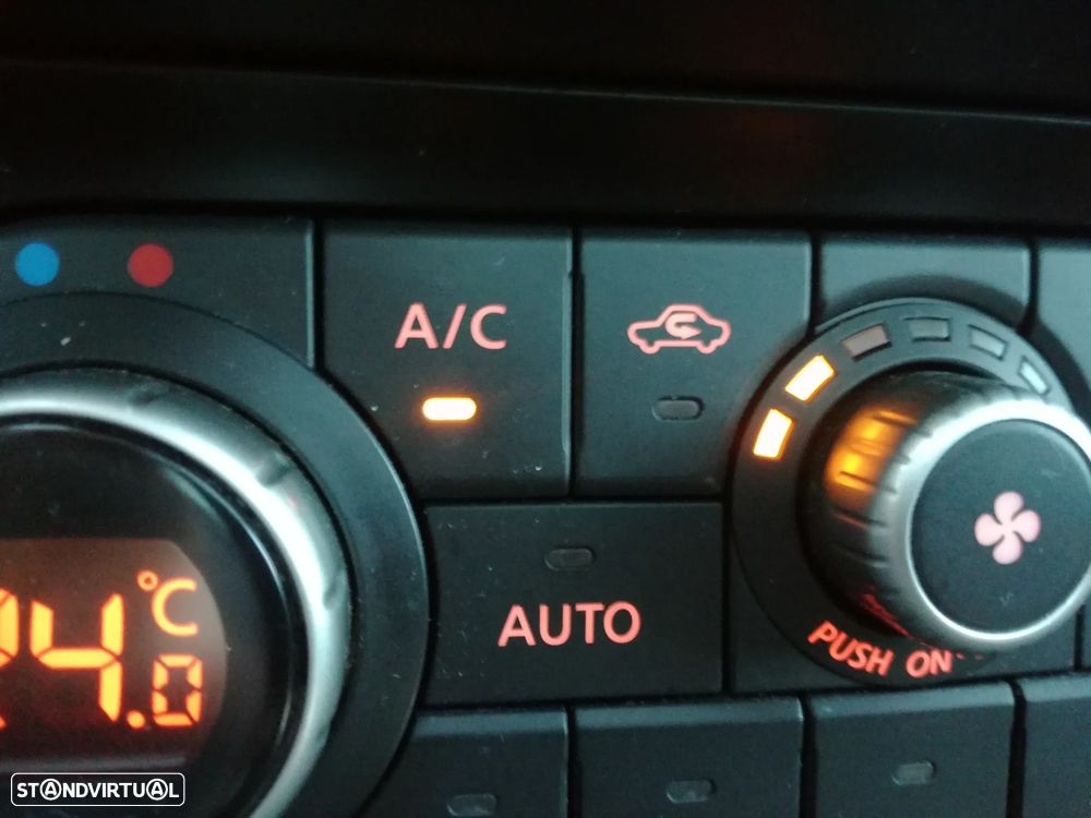 Nissan Qashqai 1.6 dCi Tekna Premium - 26