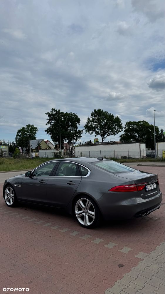 Jaguar XF 2.0 i4D Prestige - 3