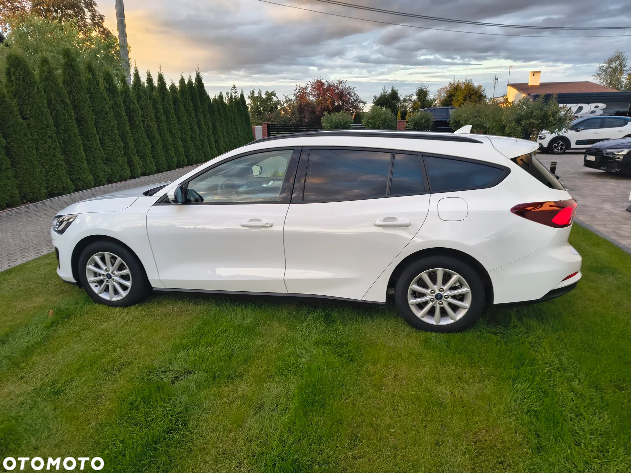 Ford Focus 1.0 EcoBoost Hybrid ACTIVE - 11