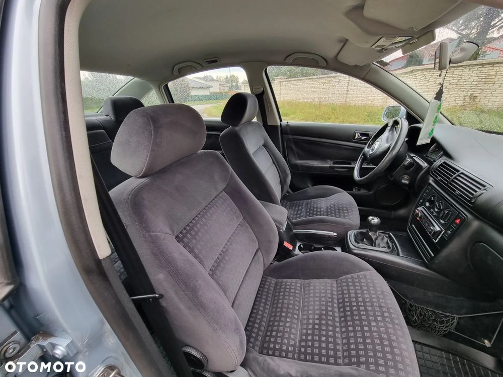 Volkswagen Passat 1.6 Comfortline - 3