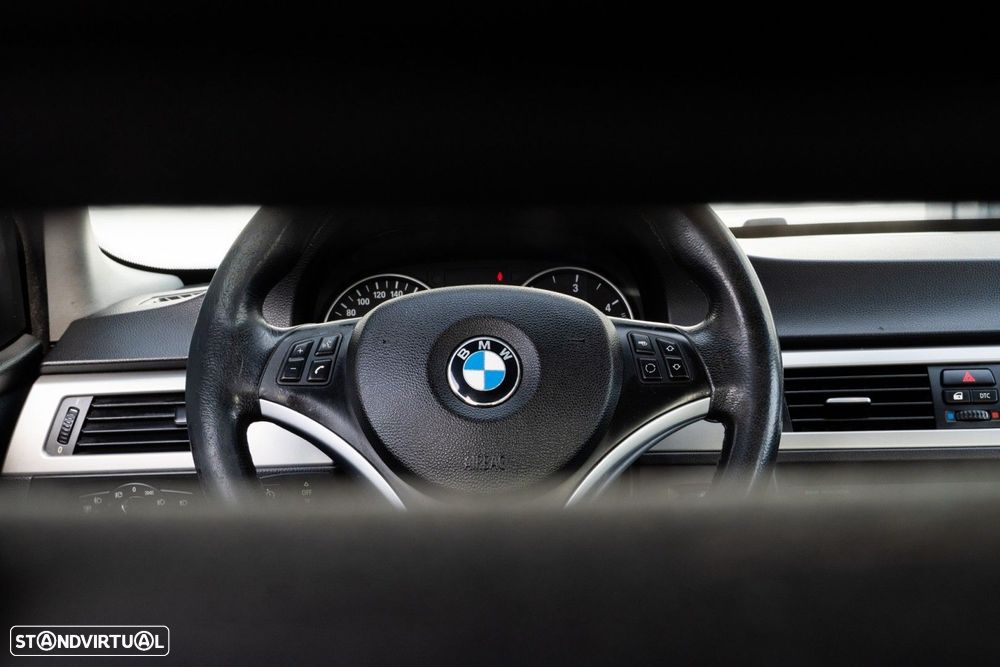 BMW 320 d EfficientDynamics - 36