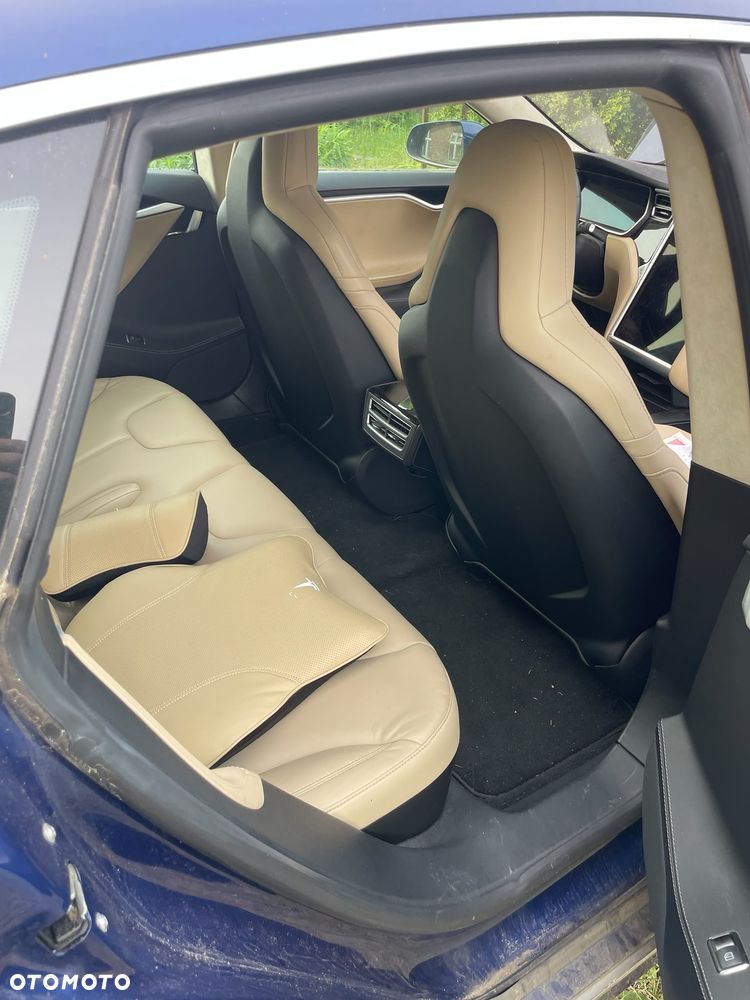 Tesla Model S - 15
