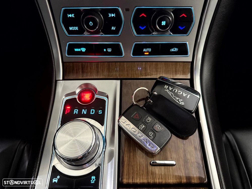 Jaguar XF 2.2 D Premium Luxury - 19