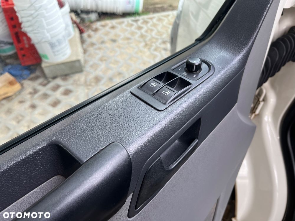 Volkswagen Transporter - 17