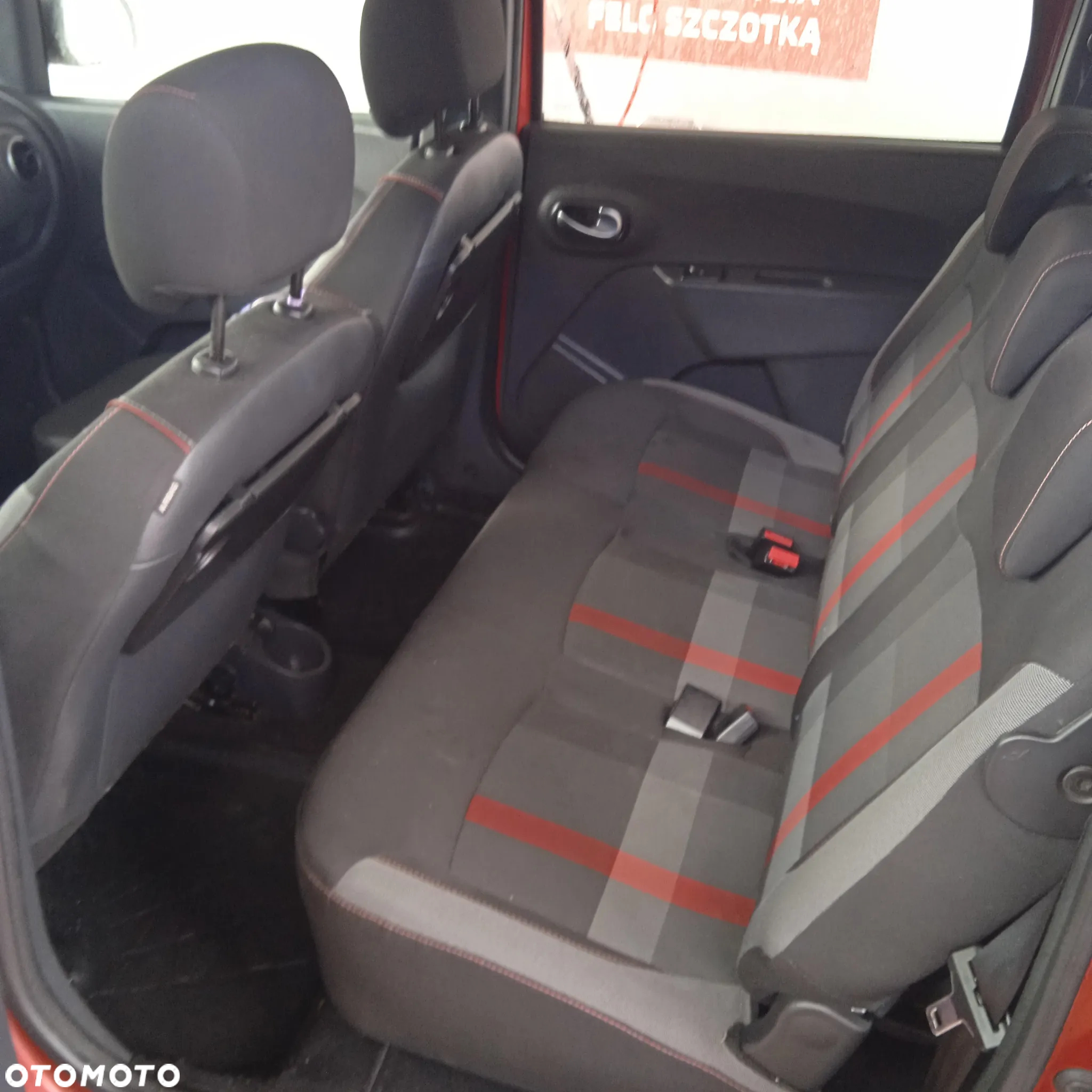 Dacia Lodgy 1.6 SCe Stepway S&S - 6