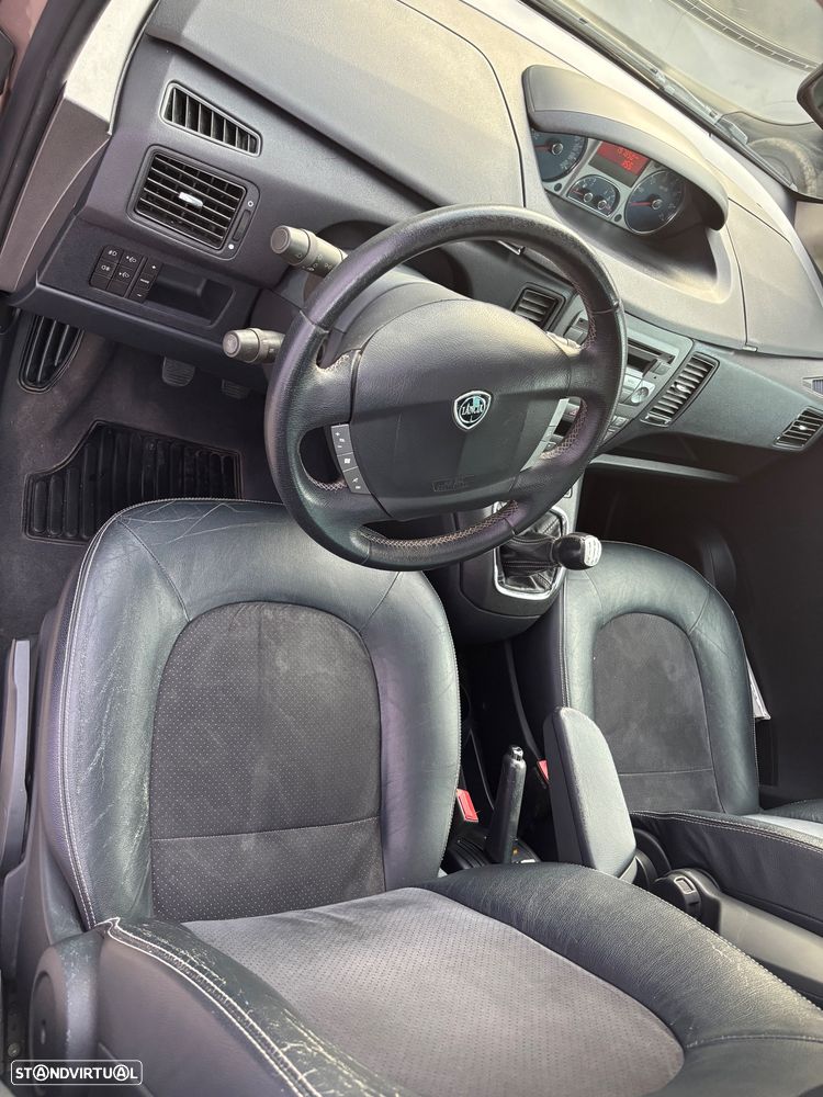 Lancia Musa 1.3 16V M-jet Platino - 12