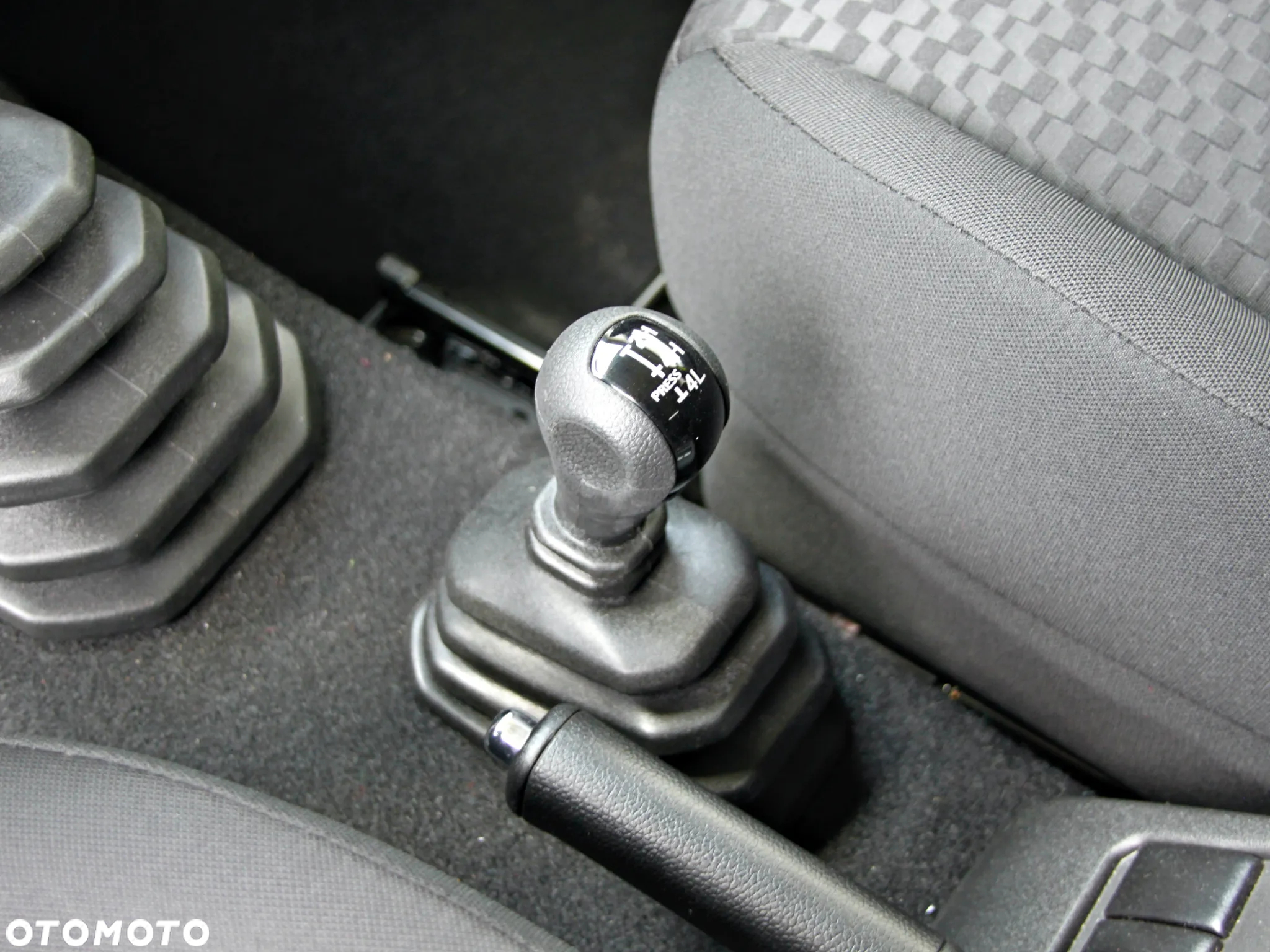 Suzuki Jimny 1.5 Premium - 27