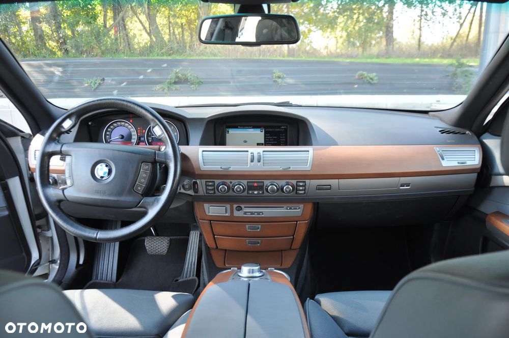 BMW Seria 7 740i - 7
