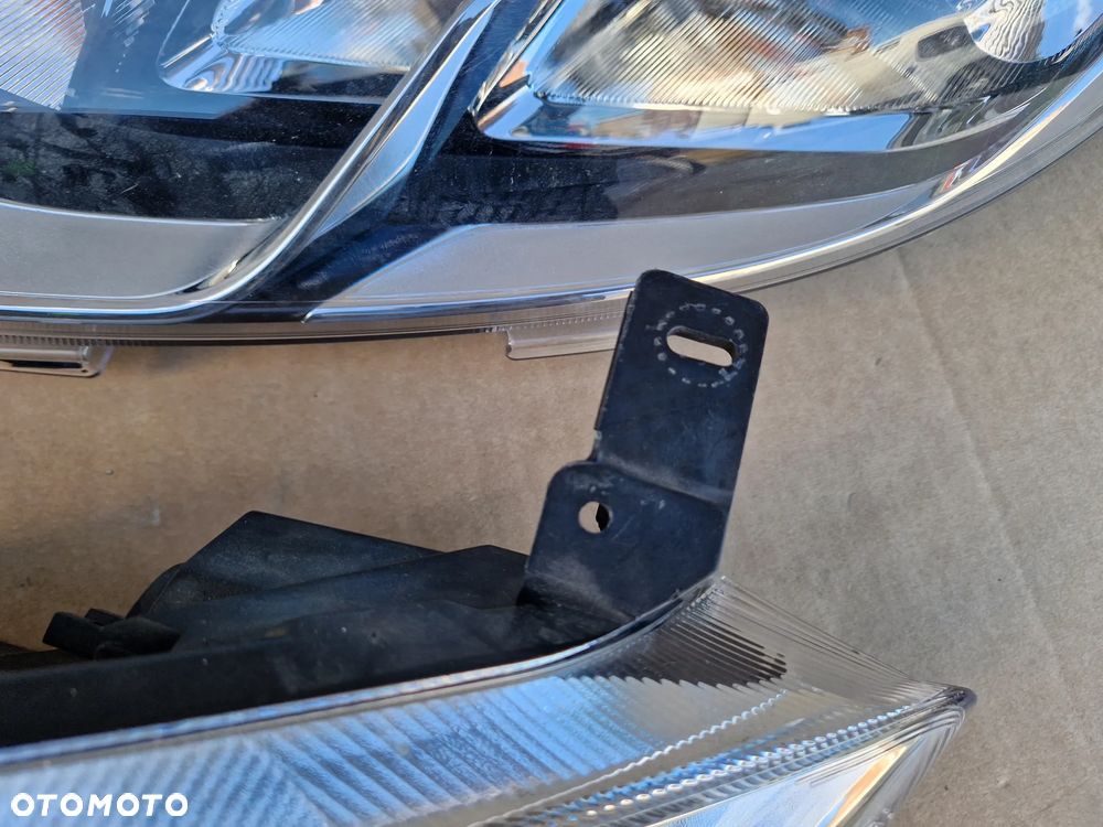 FORD FIESTA MK8 LAMPA REFLEKTOR PRAWA LEWA PRZÓD PRZEDNIA KOMPLET H1BB13W029 - 2